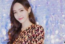 娱乐吃瓜君何泓姗,娱乐吃瓜界的清新小花